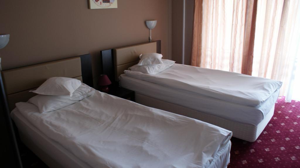 Pensiunea Novis Iasi Quarto foto