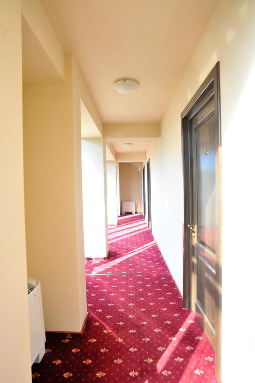 Pensiunea Novis Iasi Exterior foto