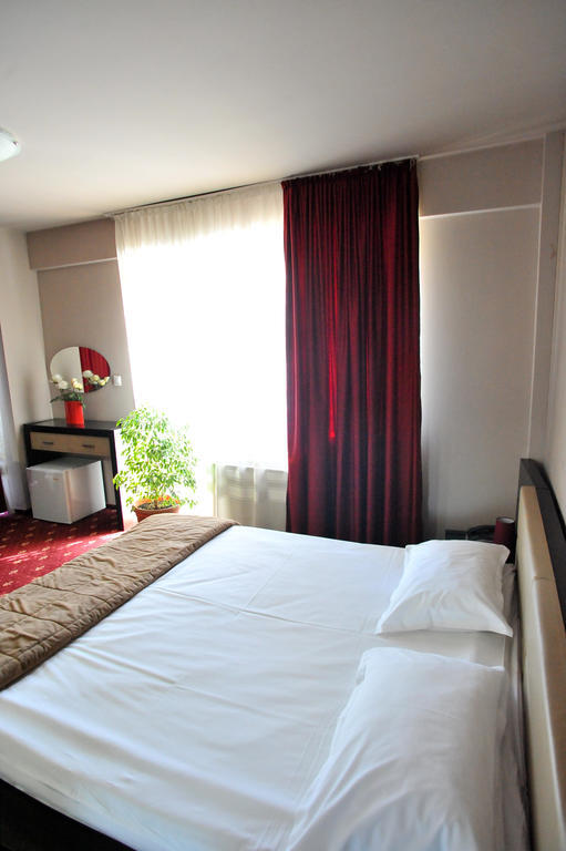 Pensiunea Novis Iasi Quarto foto